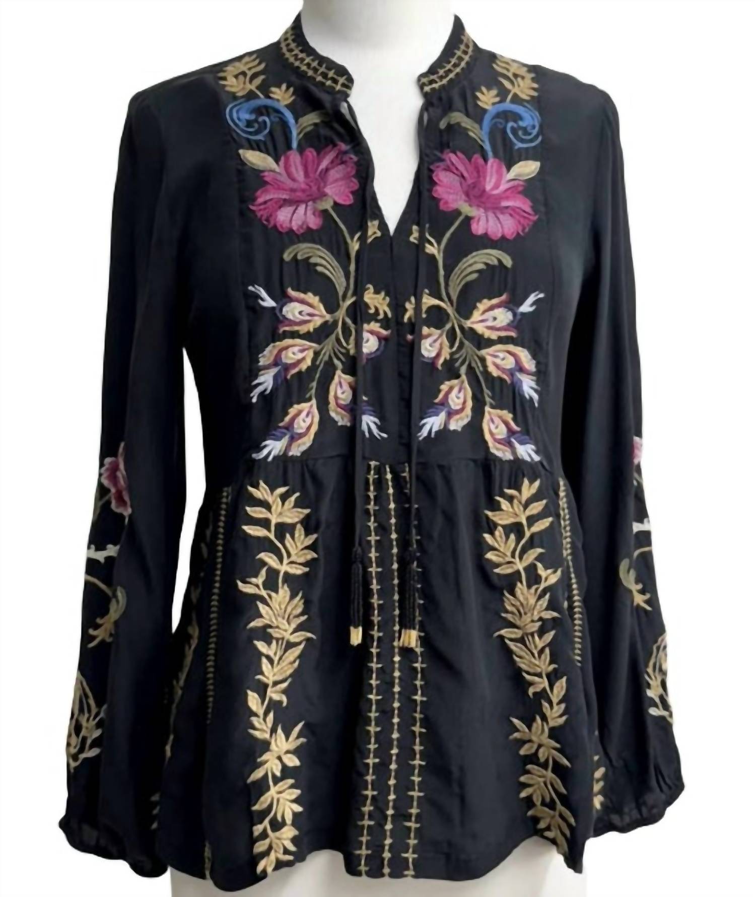 

Черная блузка Steffania с V-образным вырезом и расклешенным силуэтом Johnny Was