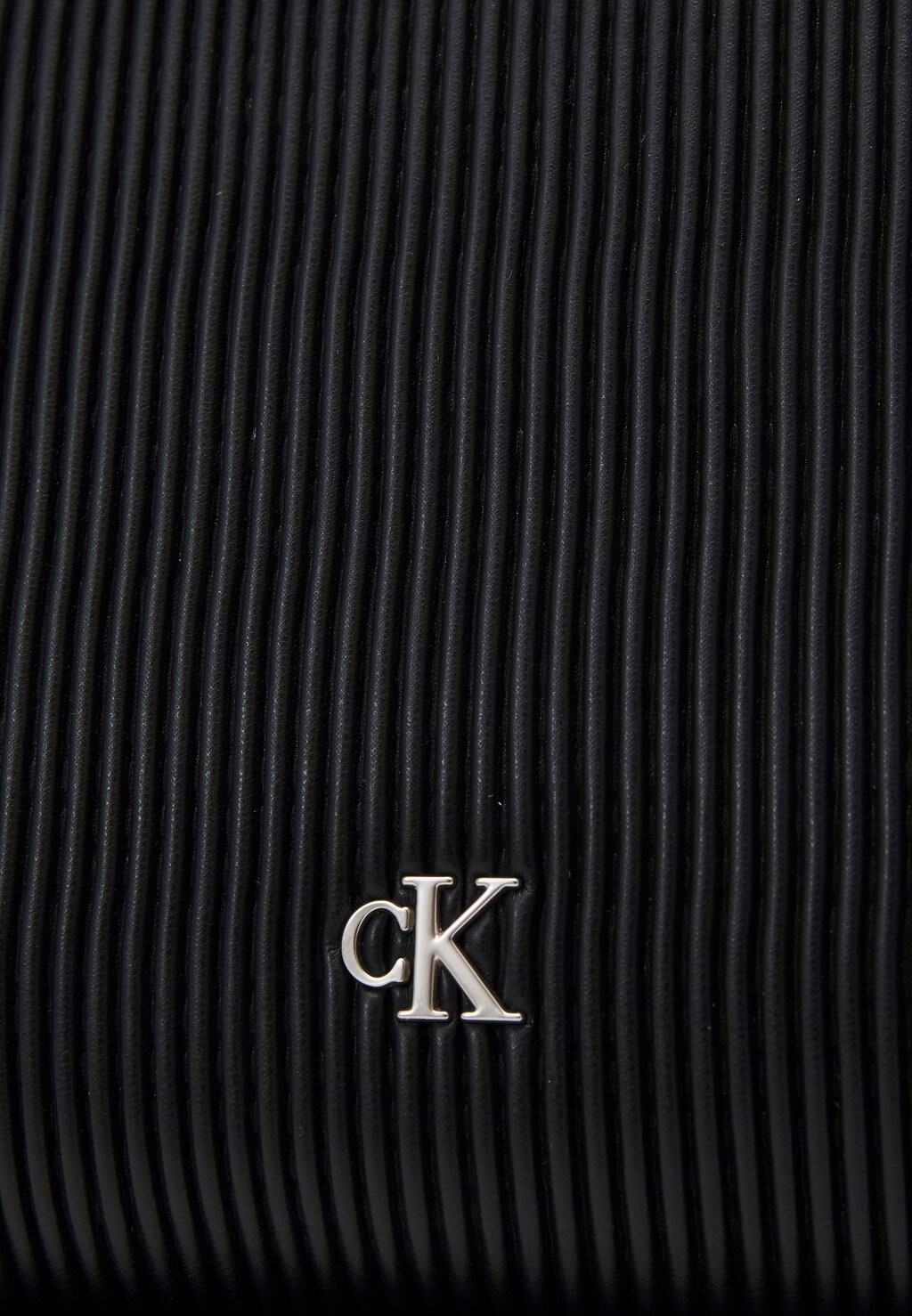 

Сумочка SHOULDERBAG Calvin Klein, черный