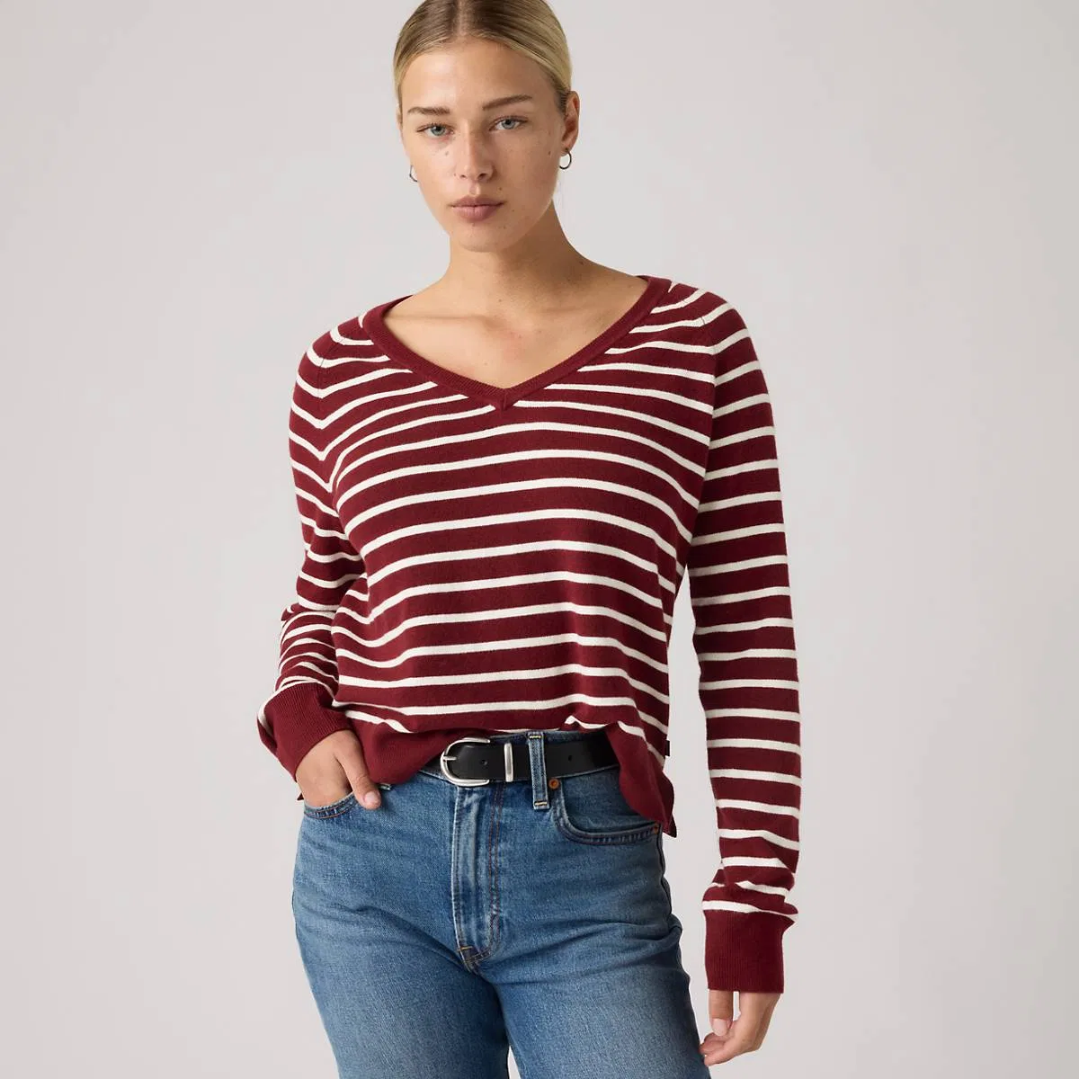 Очень мягкий пуловер с V-образным вырезом Levi's, Parisienne Stripe Warm Cabernet - Red