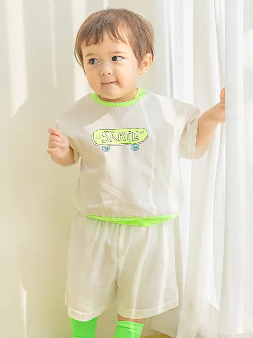 Детский комплект из куртки и брюк с принтом BABYBLEE, Белый — фото 2