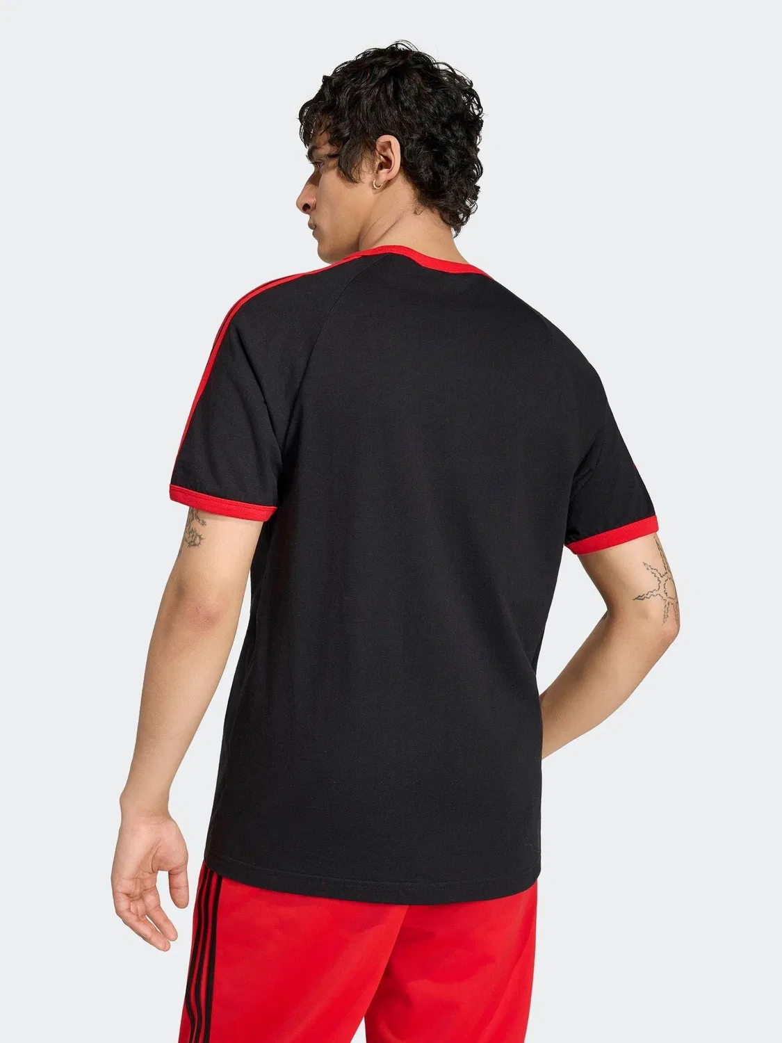Футболка с 3 полосками adidas Originals, черный/красный — фото 2