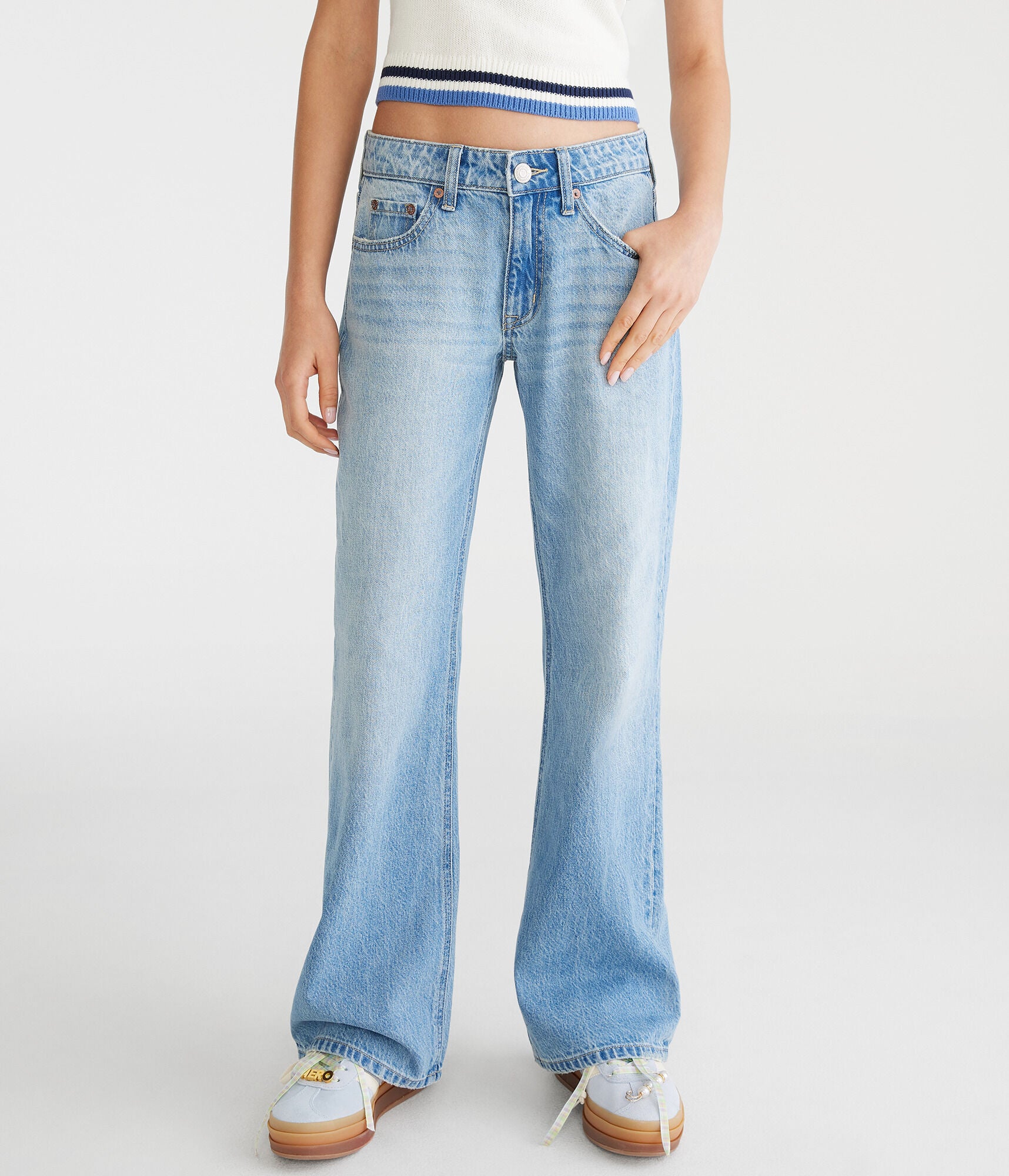 

Aeropostale Низкая посадка Мешковатые расклешенные джинсы, Light Wash