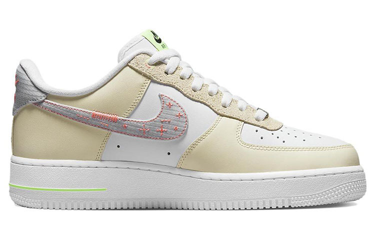 Кроссовки Nike Air Force 1 '07 LV8', кремовый/зеленый — фото 2