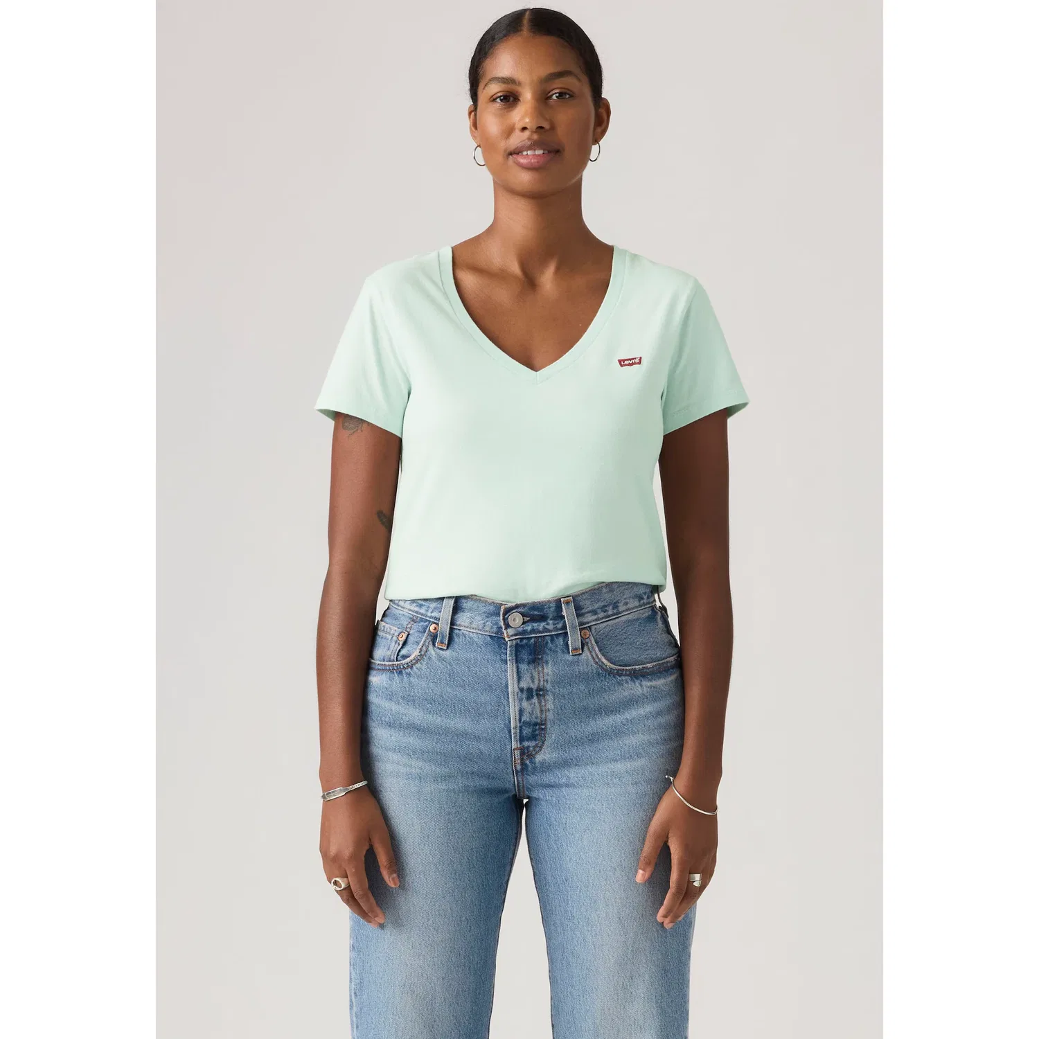 Женская приталенная футболка с V-образным вырезом Levi's, Pale Blue — фото 2