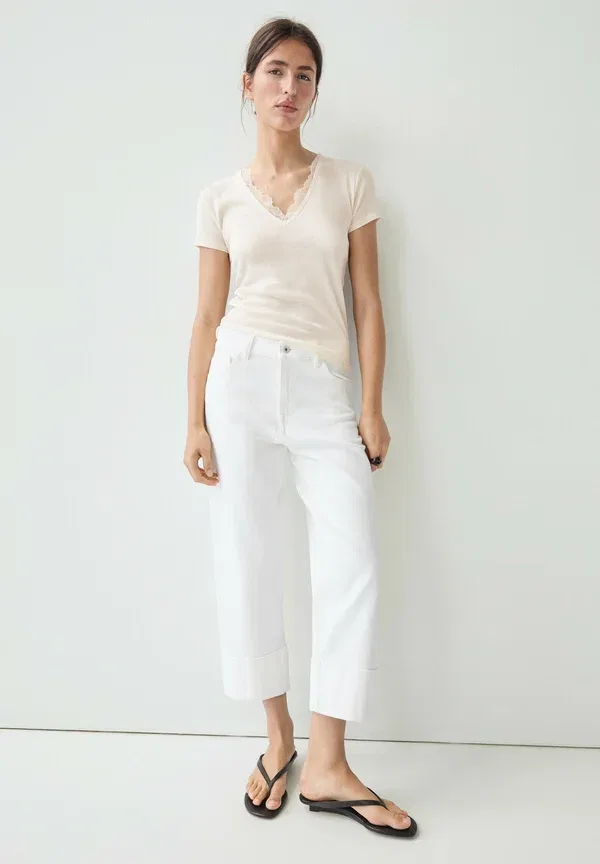 Футболка с v-образным вырезом Lace-Detail Massimo Dutti, бежевый — фото 2