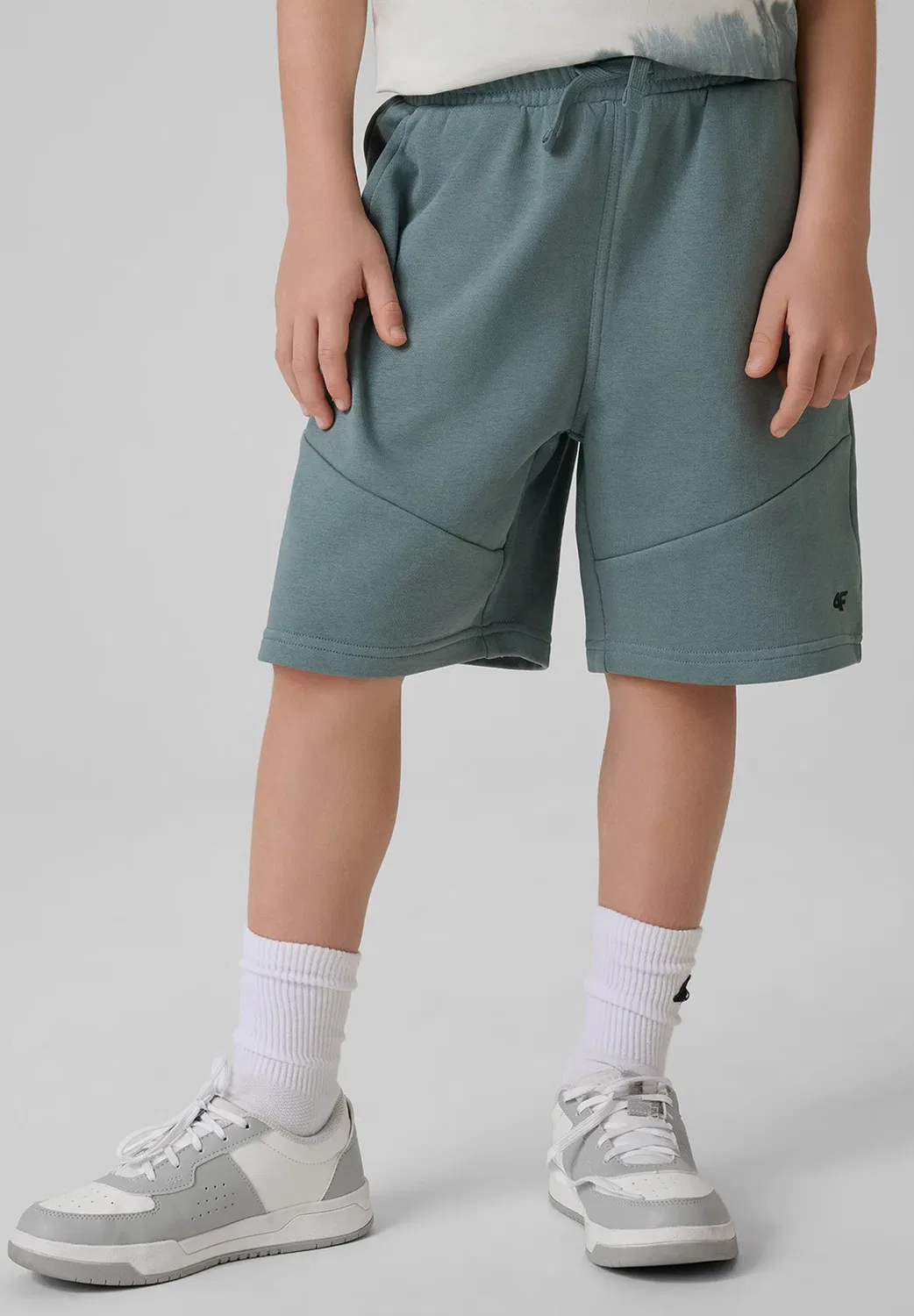 Spodenki dresowe chłopięce - turkusowe 122 (6-7 лат) - спортивные шорты 4F, Teal — фото 2