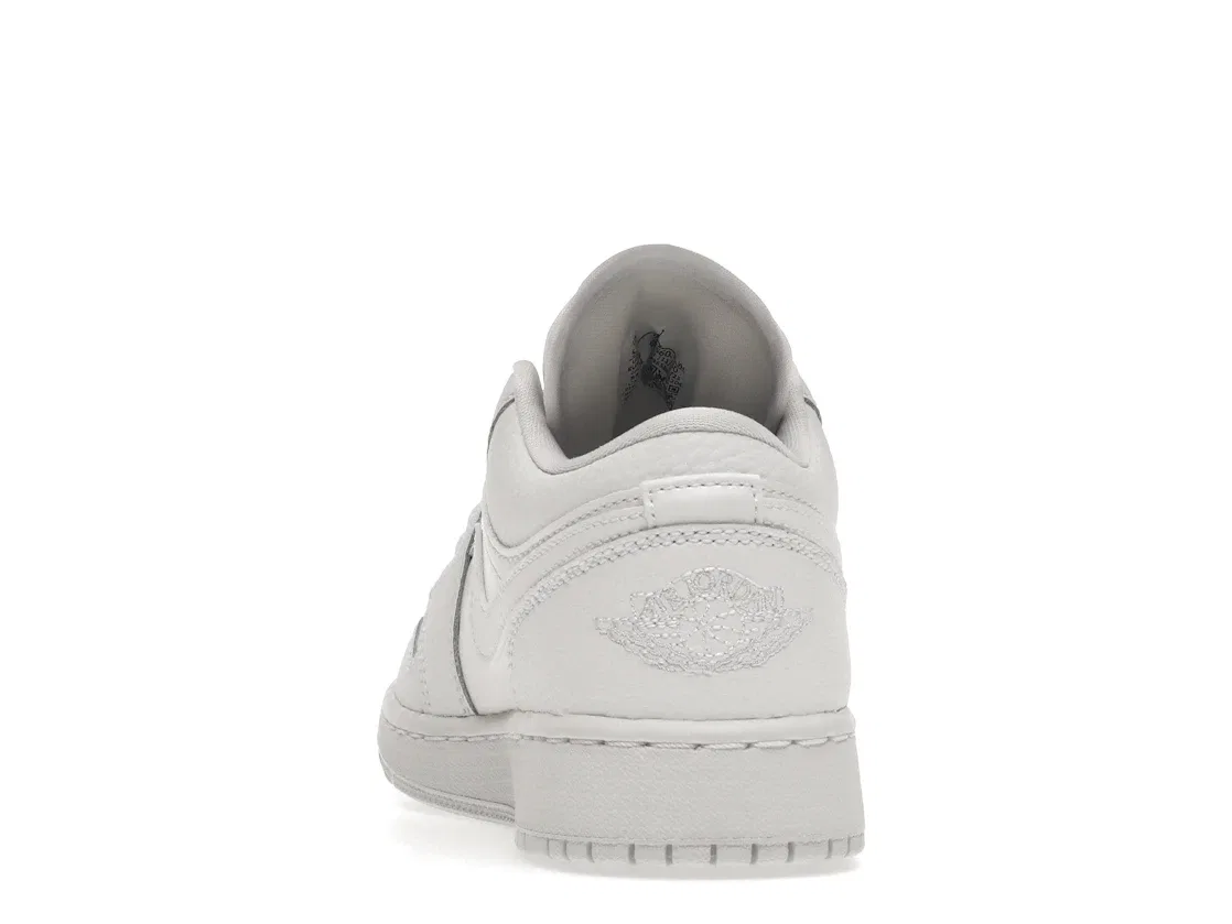 Детские кроссовки Lifestyle с текстурным замшевым верхом Jordan 1 Low, White/White-White — фото 4