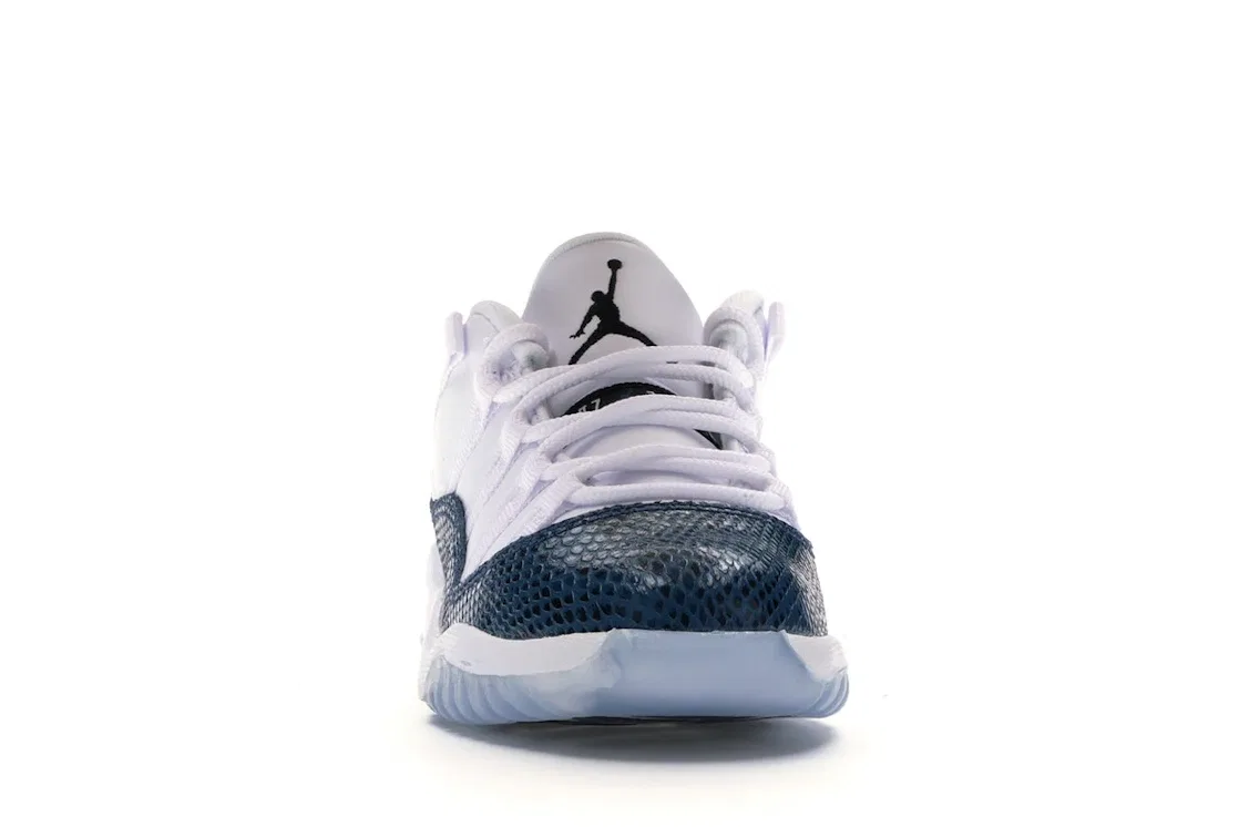 Детские кроссовки с змеиным принтом Jordan 11 Retro Low, White/Black-Navy — фото 2