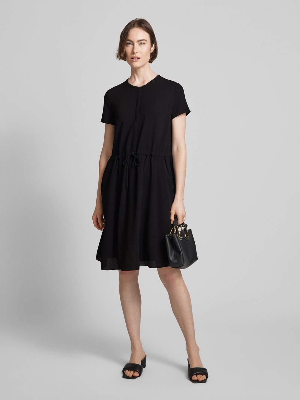 

Многоярусное платье длиной до колена Emporio Armani, черный
