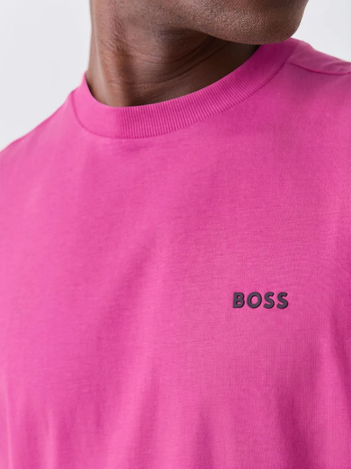 BOSS Бледно-фиолетовая футболка стандартного кроя с логотипом — фото 3