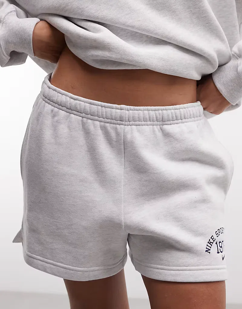 Спортивные шорты Nike Studio Fleece светло-серый — фото 2