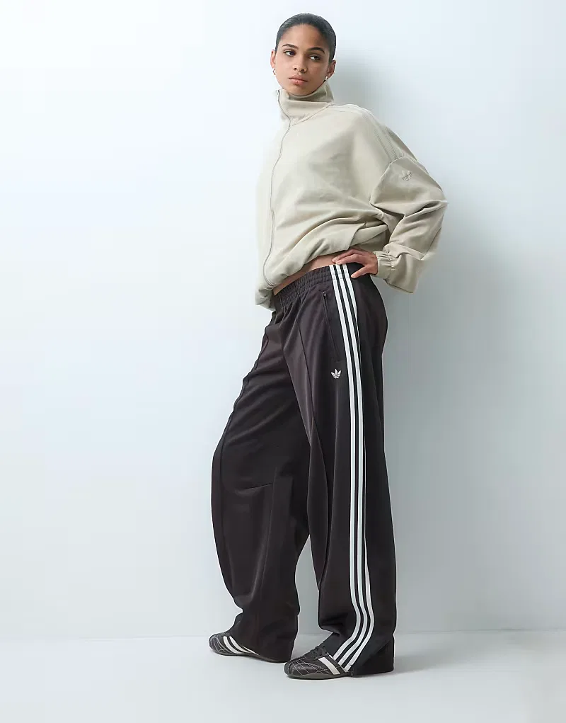 Спортивные брюки Adidas Originals Firebird Barrel Leg, коричневый