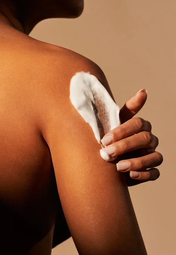 Пенка для душа с маслом сладкого миндаля и индийской розой Foaming shower gel Rituals, 50 мл, Rose — фото 2