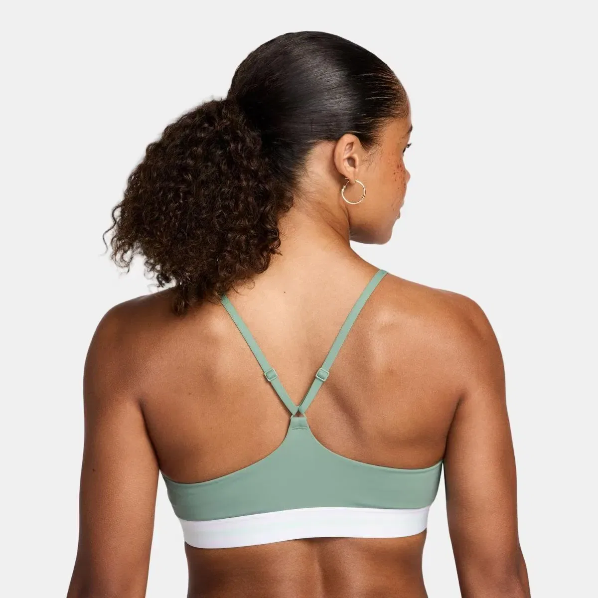 Женский топ с легкой поддержкой Indy Light Support Logo Bra Nike, Verde — фото 2