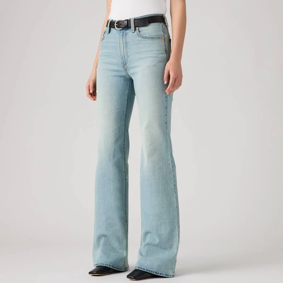 Женские джинсы-клеш с ребристым силуэтом Levi's, Belindas Light - Light Wash — фото 2