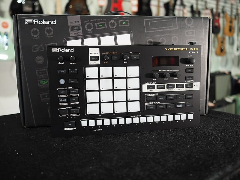 

Портативная музыкальная станция Roland Verselab MV-1 NIB, чёрный