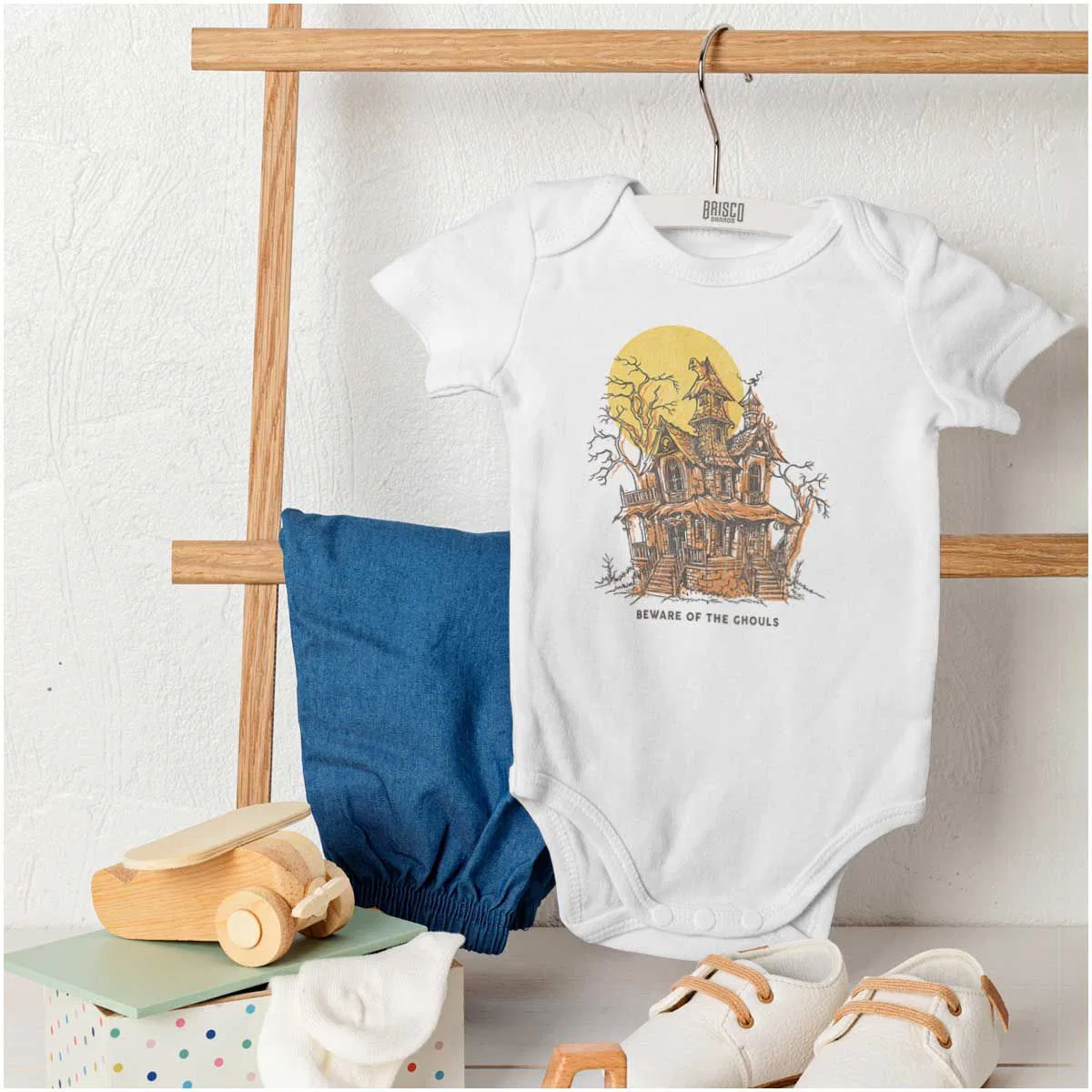Детское боди с принтом Halloween Haunted House Beware Ghouls Brisco Brands, White — фото 4