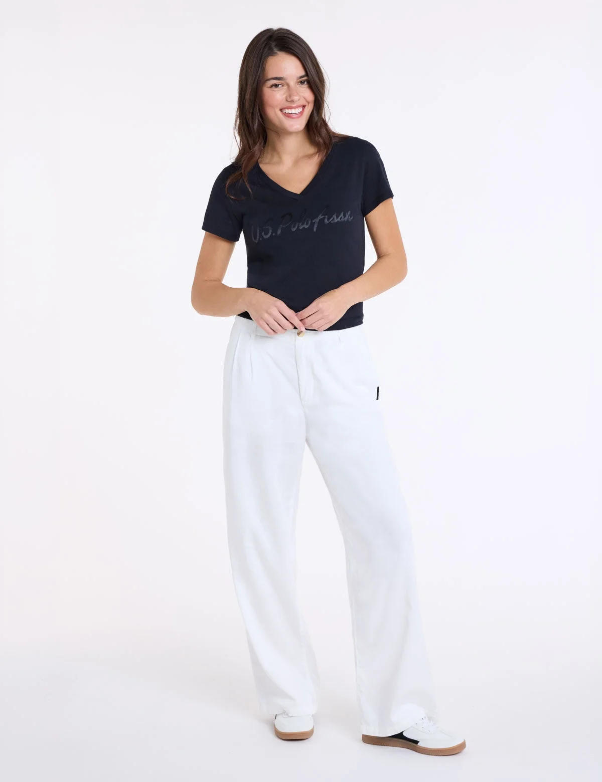 Женская футболка U.S. Polo Assn. Shiny Sateen Print V-Neck, черный — фото 3