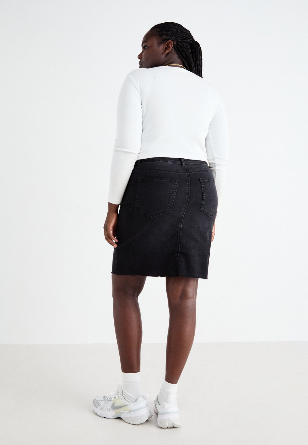

Юбка из денима CARSLOAN SKIRT PIMBOX ONLY Carmakoma, черный деним
