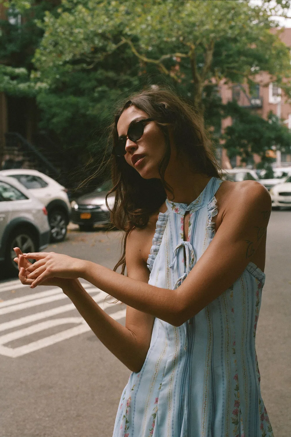 Мини-платье с цветочным принтом и завязками на шее ZARA, Multicoloured — фото 4