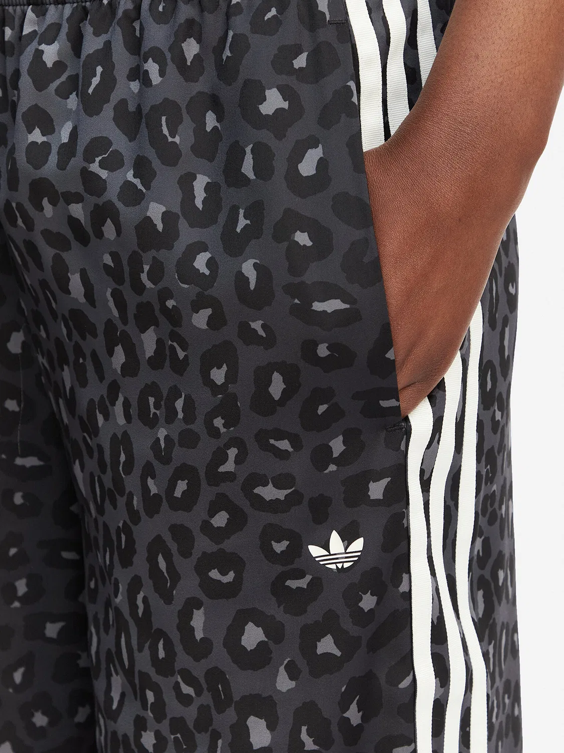 Женские спортивные штаны с широкими штанинами Satin Adidas, серый — фото 4