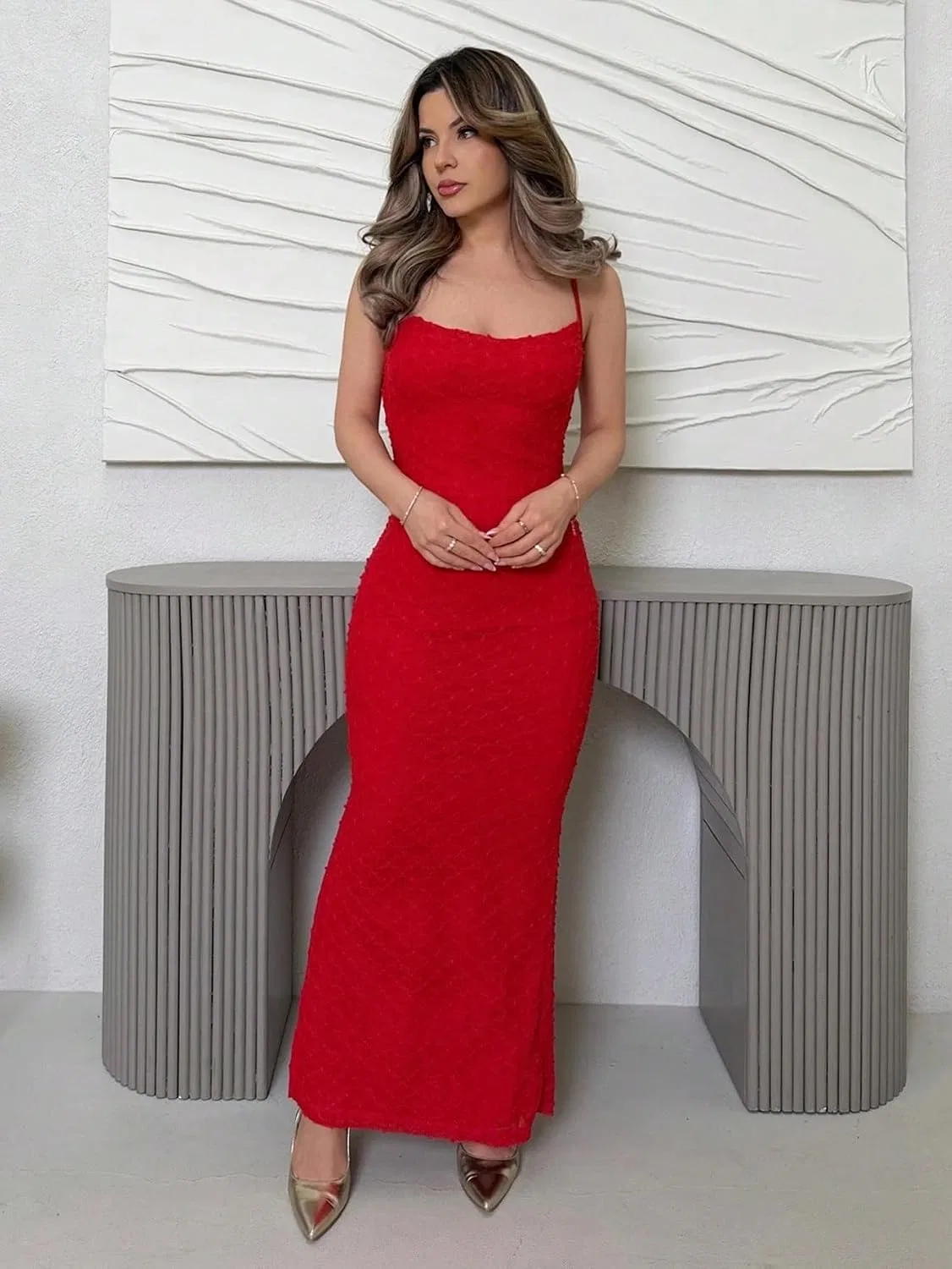 Женское миди-платье с открытыми плечами на бретелях, Red — фото 2