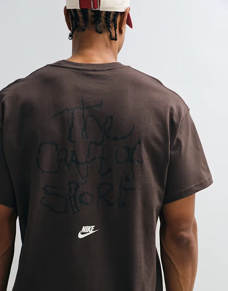 Футболка Nike Arts Club с графическим принтом, коричневый