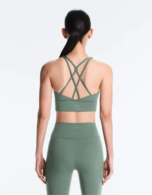 

OYSHO Спортивный бюстгальтер Comfortlux средней поддержки с чашками темно-зеленого цвета