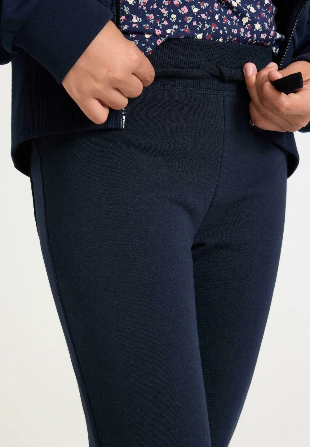 Расклешенные спортивные штаны - брюки от спортивного костюма Lindex, Dark Navy — фото 4