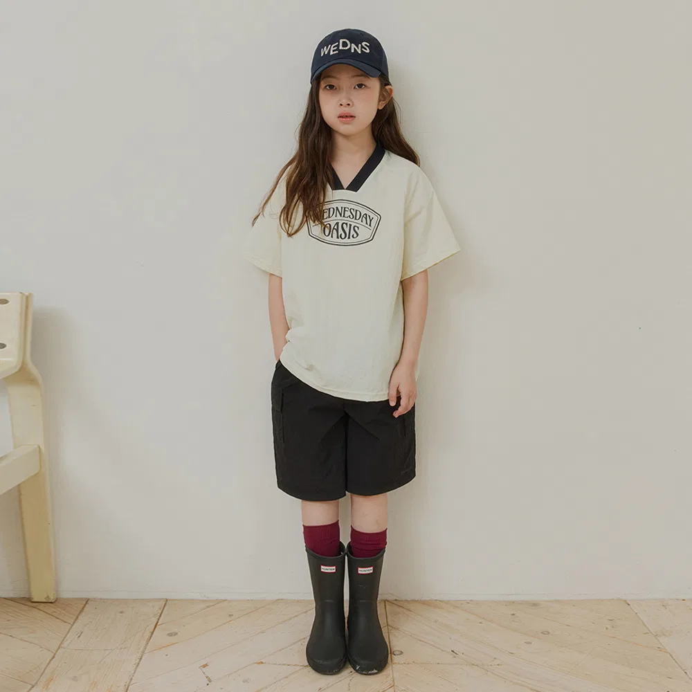 Детская футболка Signature Nylon Raglan кремового цвета от Wednesdayoasis Kids — фото 2
