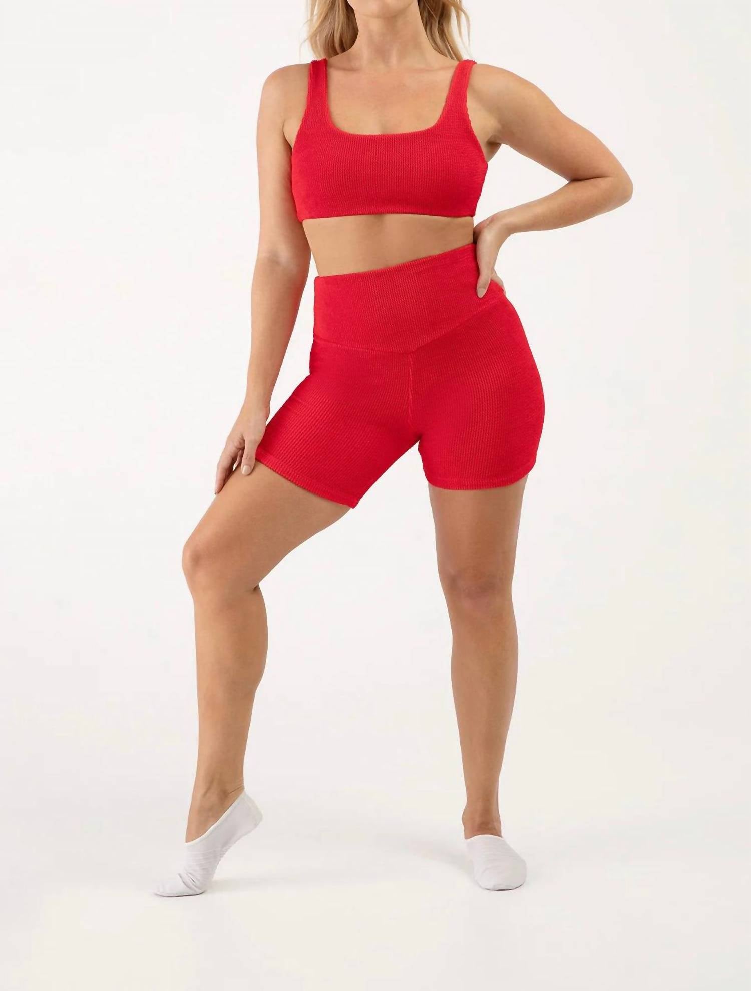 

Женские высокие шорты-велосипедки 5" в цвете Crimson Bloch