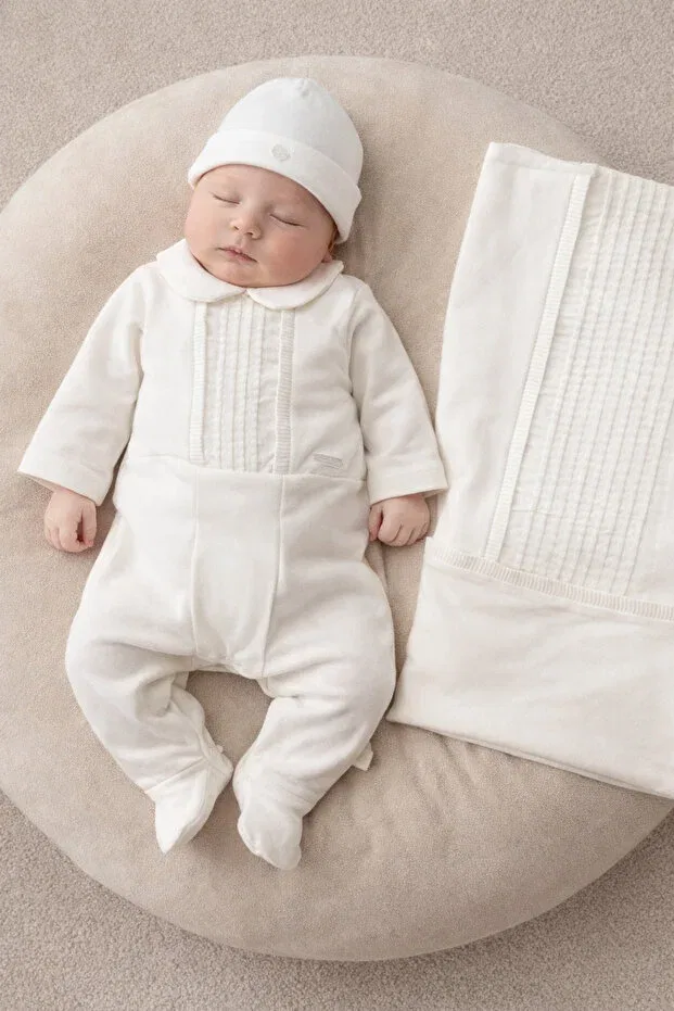Детский комплект для выписки из роддома с воланами 3 предмета Mert Baby, White