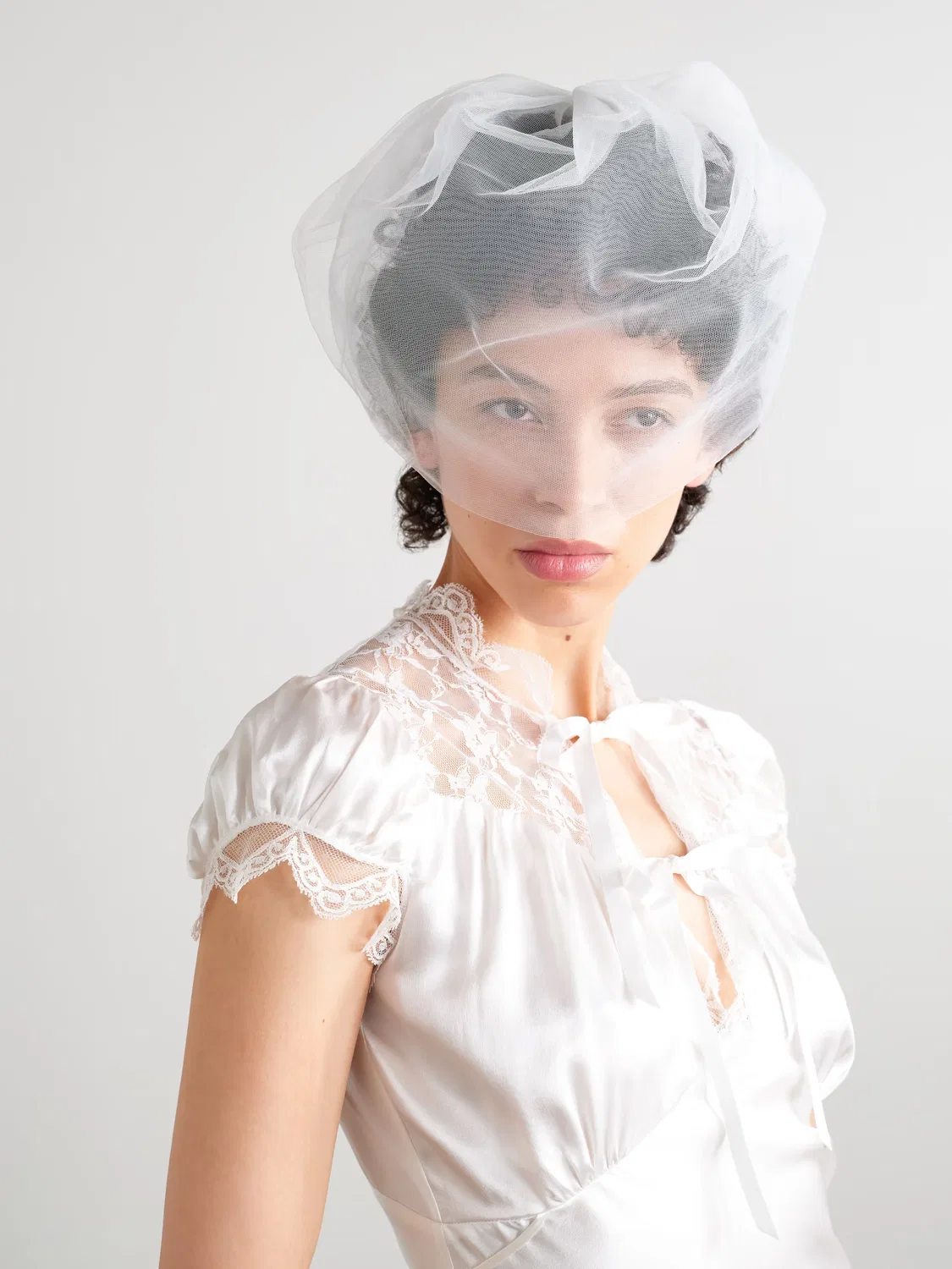 Асимметричная тюлевая вуаль Dauphine Eugenia Kim, слоновая кость — фото 2