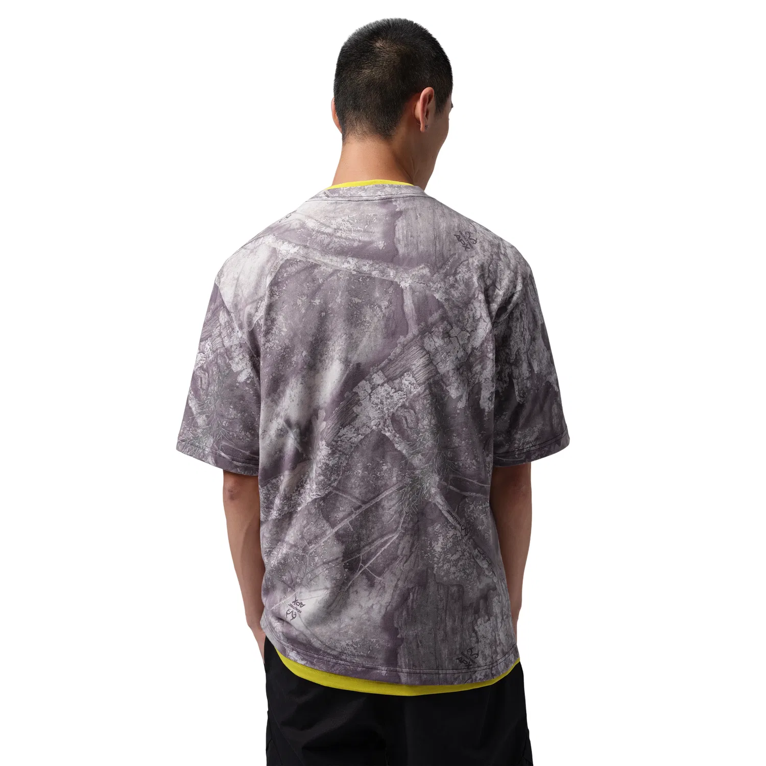 Мужская футболка Air Jordan Brooklyn Realtree T-Shirt 'White Bright Citron' Jordan, White/Bright Citron — фото 4