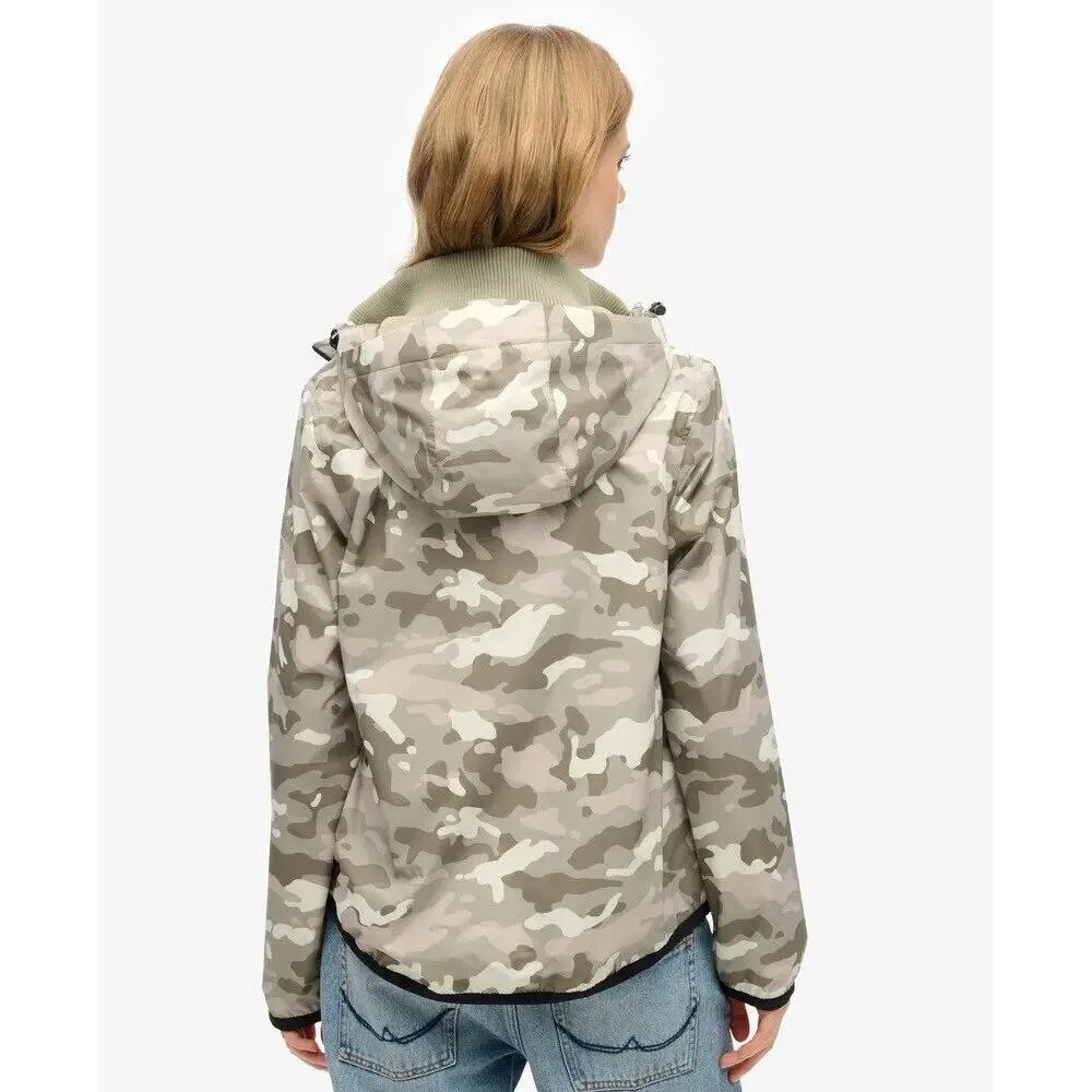 Женская ветровка с логотипом Superdry, Цвет Grun / Camouflagefarben / Olivgrun — фото 2