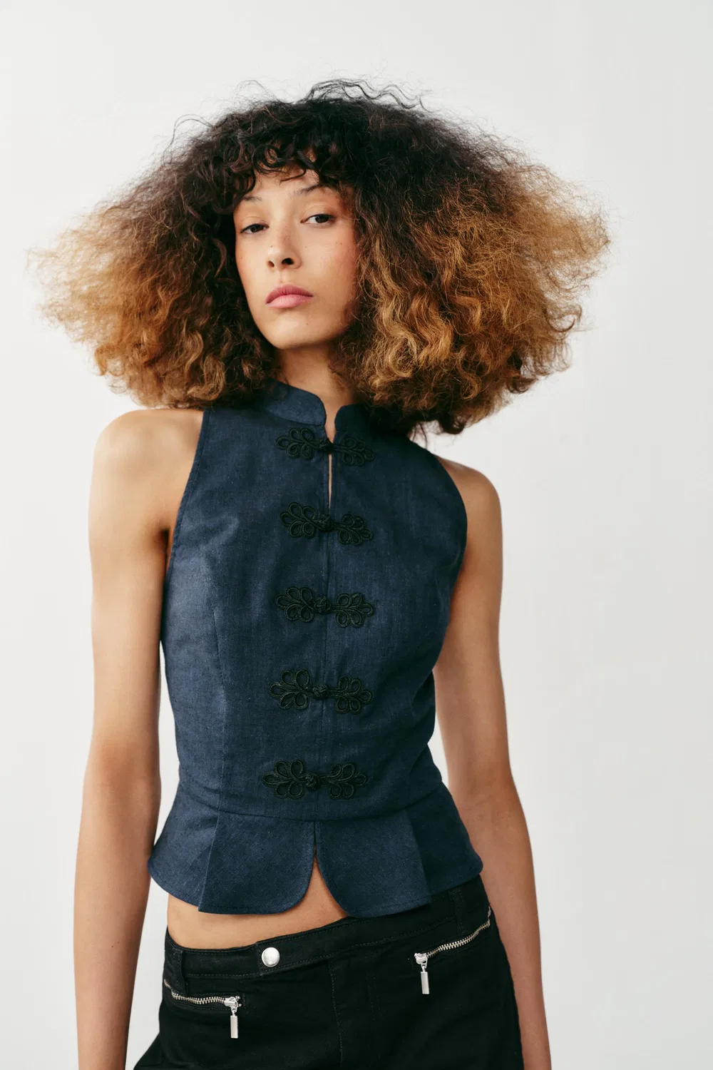 Топ с баской из льняной смеси с застежкой-бабочкой ZARA, Indigo — фото 2