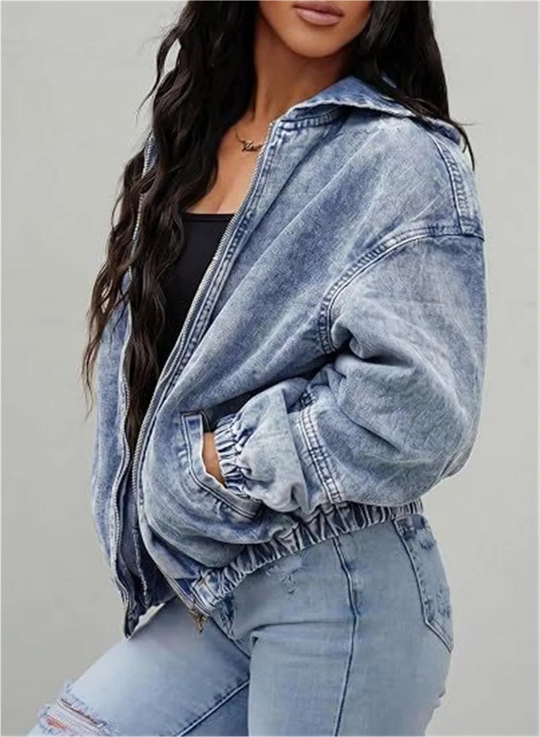 Женская джинсовая куртка oversize с капюшоном и молнией, черная, Light blue — фото 4