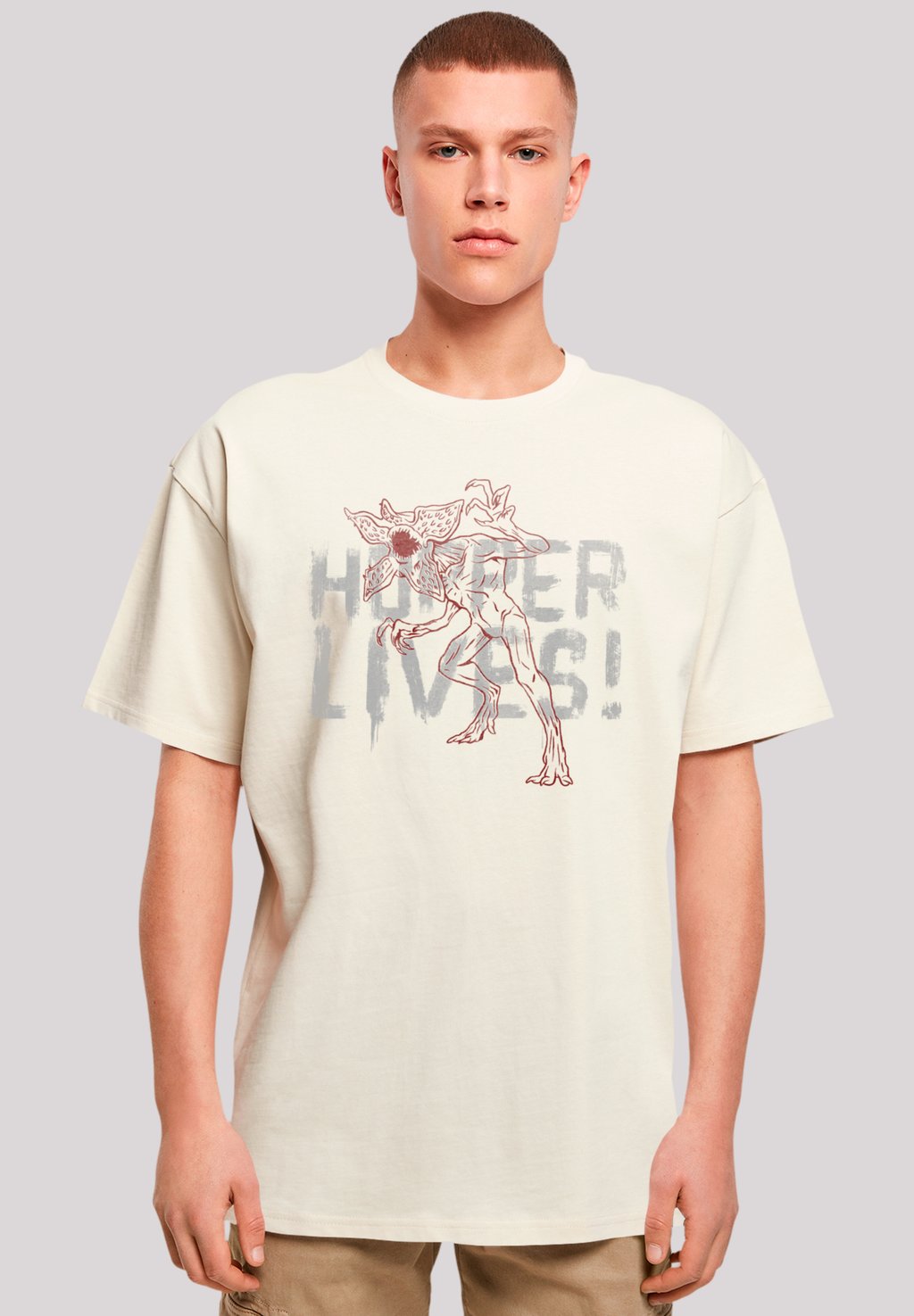 

Футболка с принтом STRANGER THINGS HOPPERS LIVE NETFLIX TV SERIES F4NT4STIC, песочный