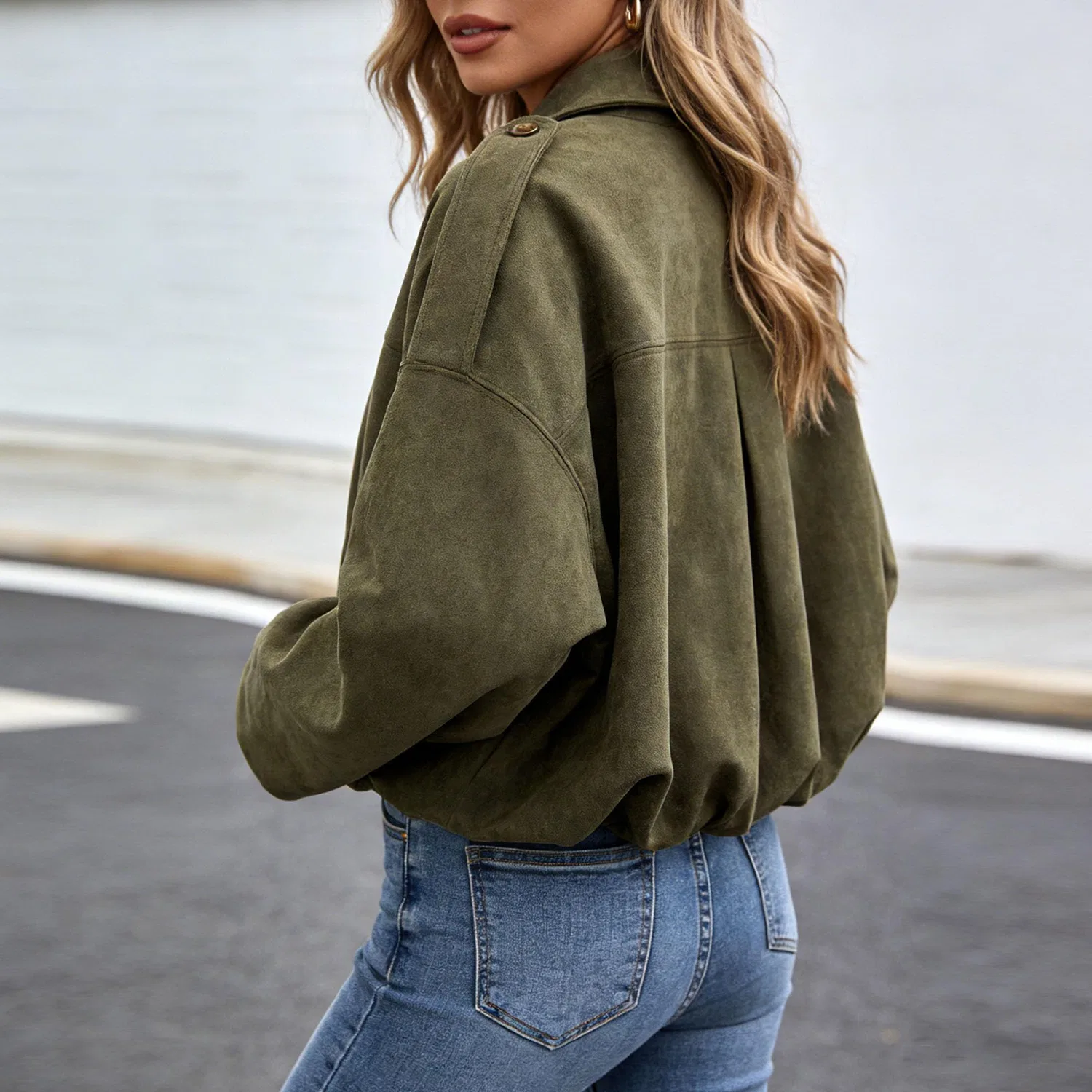 Женская куртка-бомбер из искусственной замши с длинным рукавом, army green — фото 4