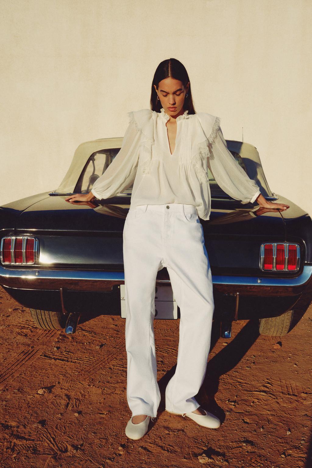 

Кружевная блузка с рюшами ZARA, экрю
