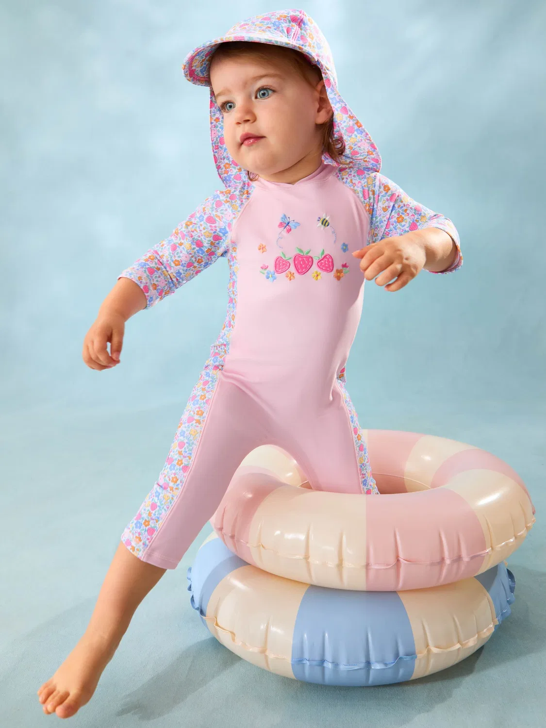 Купальник слитный с защитой от солнца, Strawberry print Jojo Maman Bébé, розовый с клубничным цветочным принтом