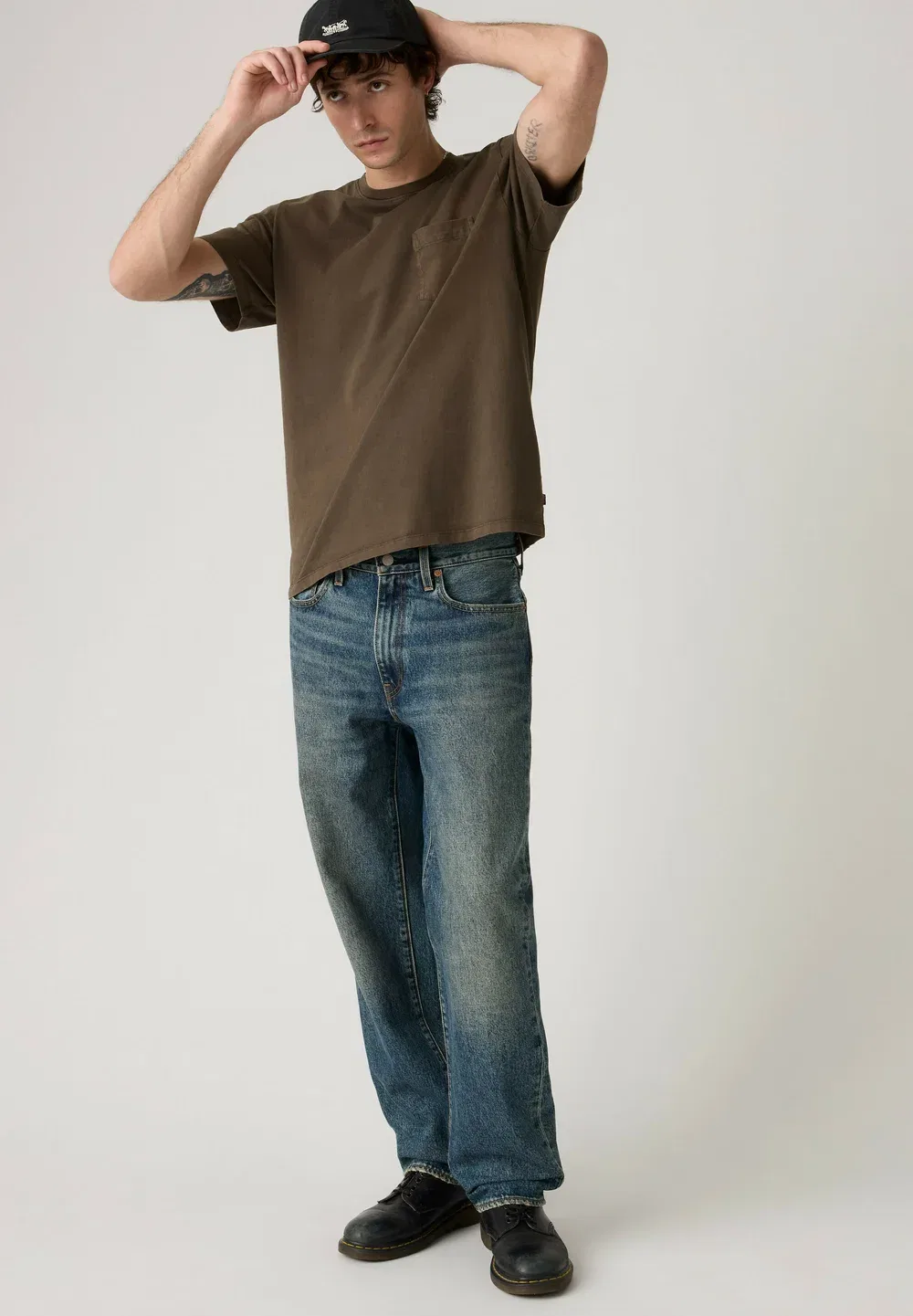 Свободная футболка с карманом - базовая футболка Levi'S, Garment Dye Deep Dep - Browns - — фото 2
