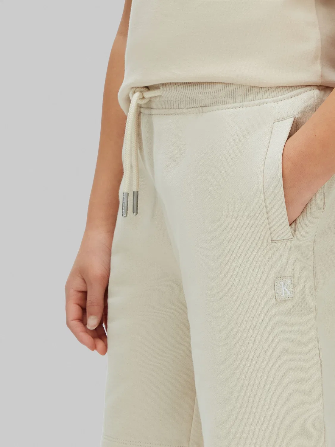 Шорты джинсовые карго Calvin Klein, овсяный — фото 3
