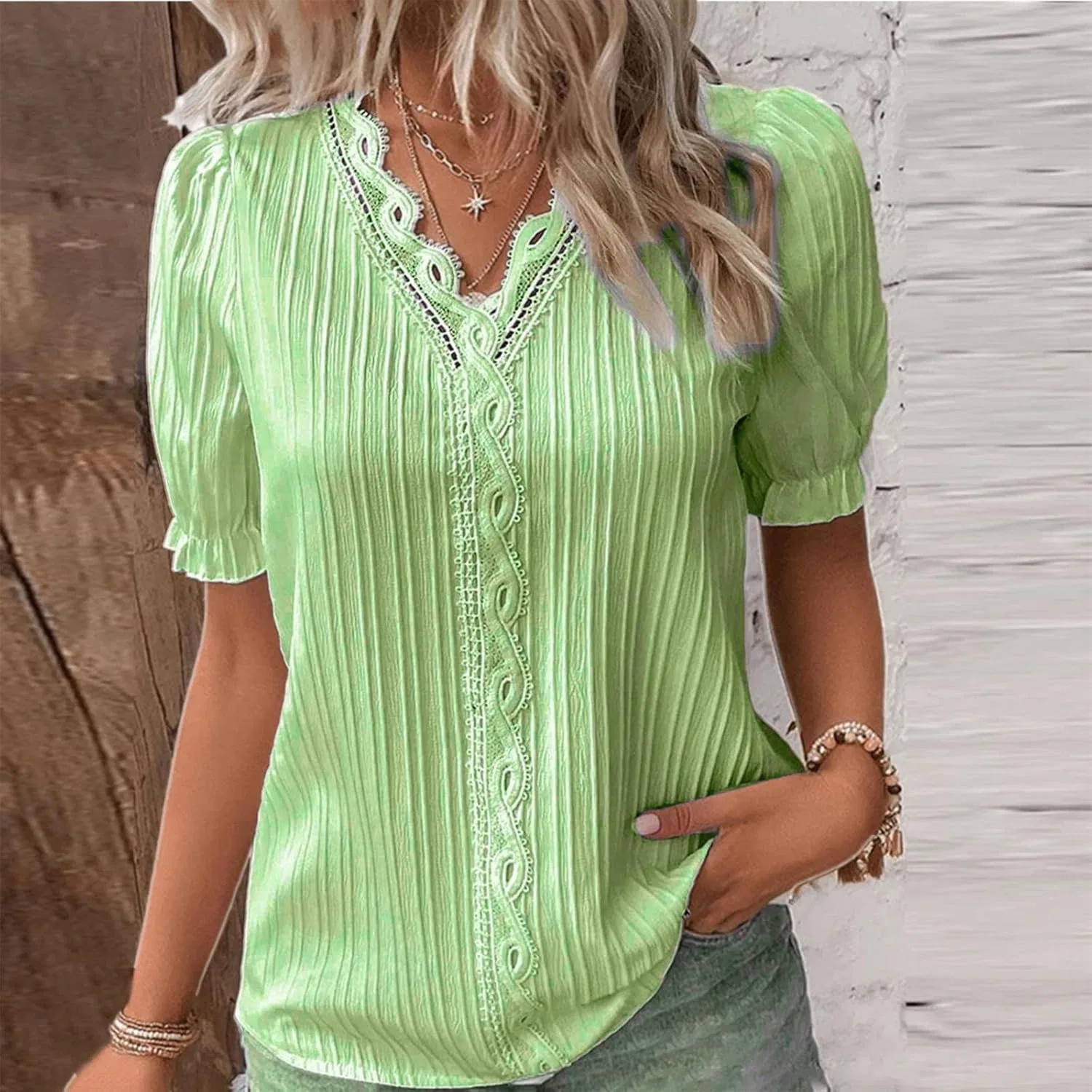 Женская кружевная футболка с V-образным вырезом Lace Top, Green — фото 2