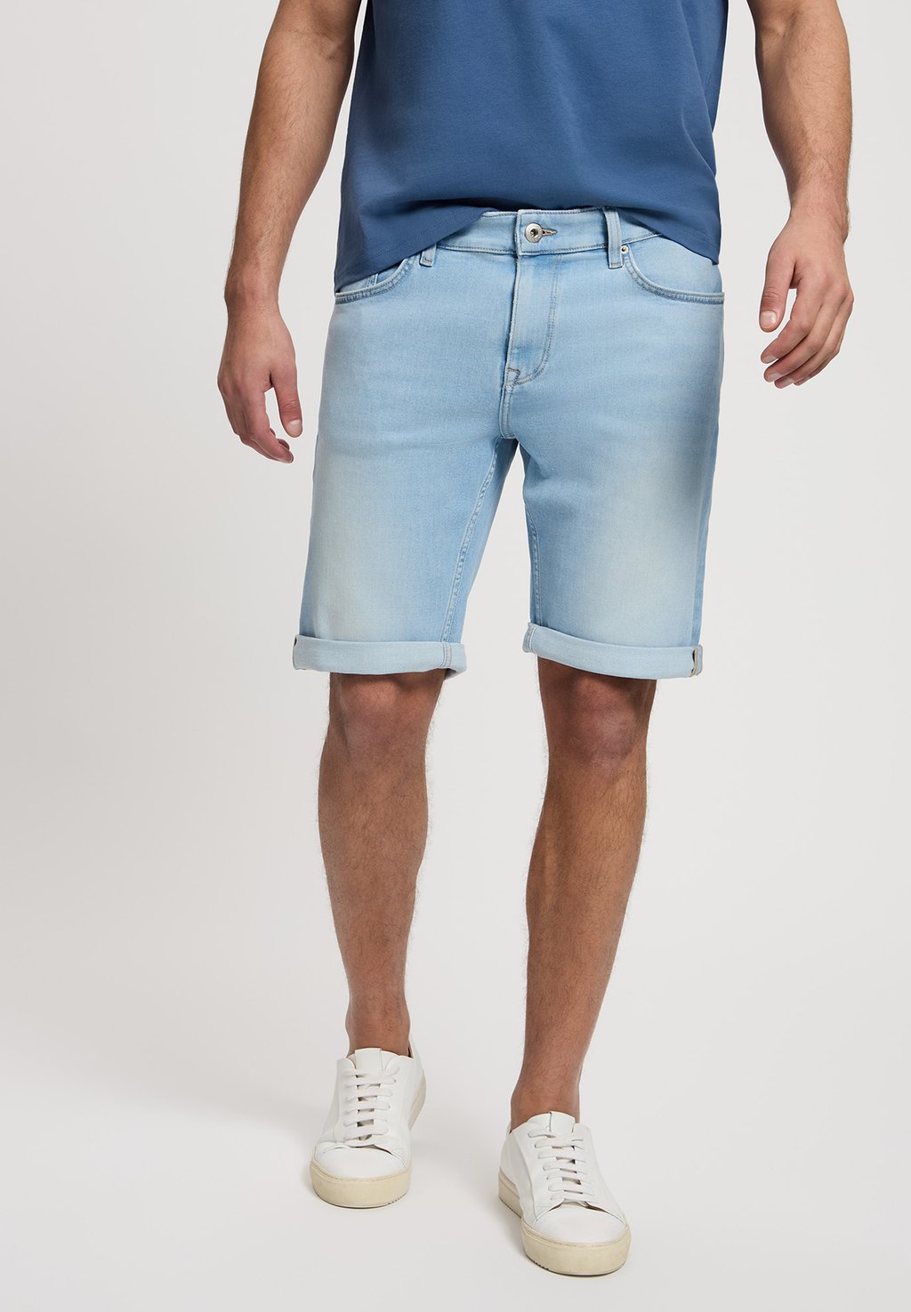 

Джинсовые шорты Cross Jeans, светло-голубой