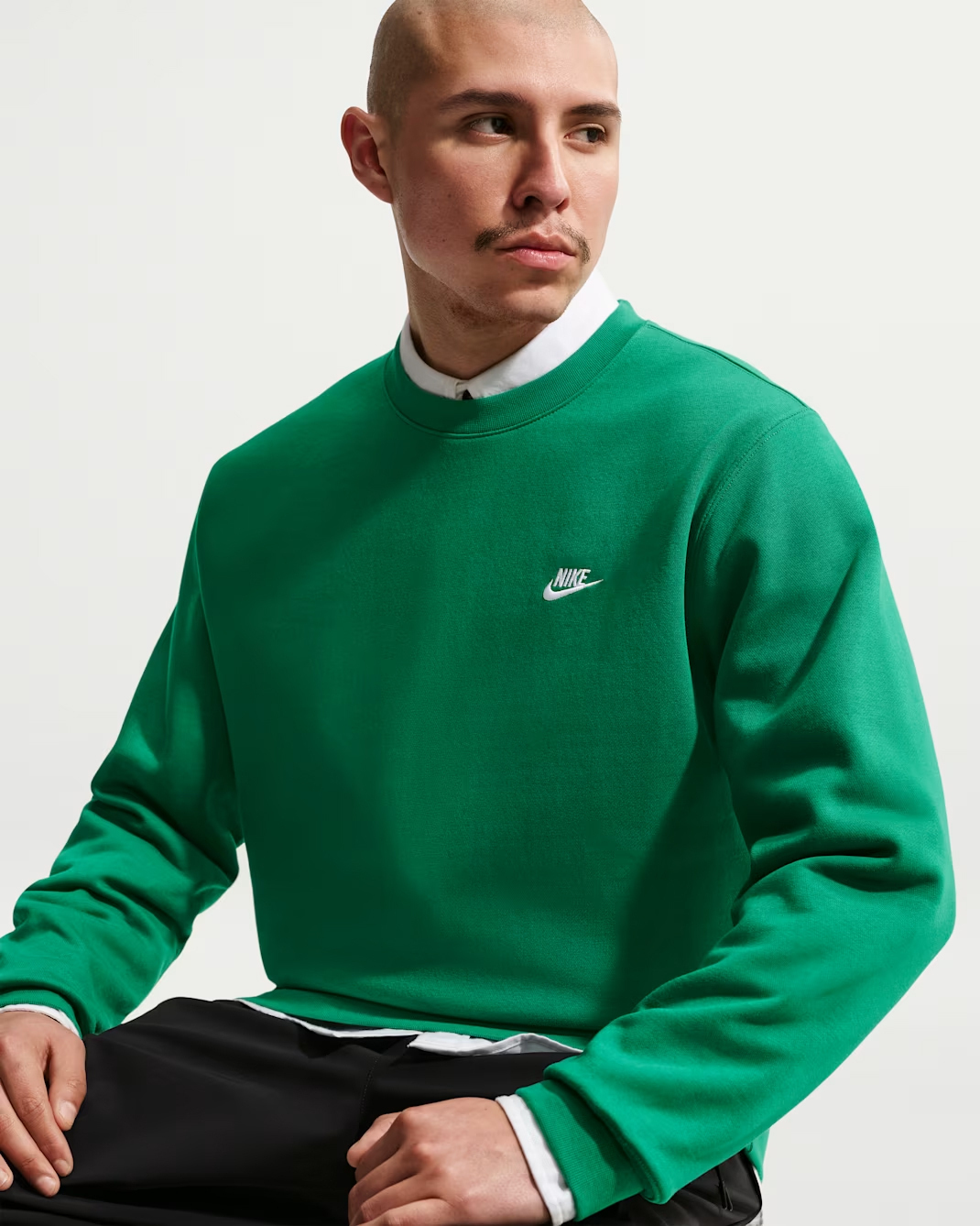 Свитшот Nike Club Fleece Crew, зеленый/белый — фото 2