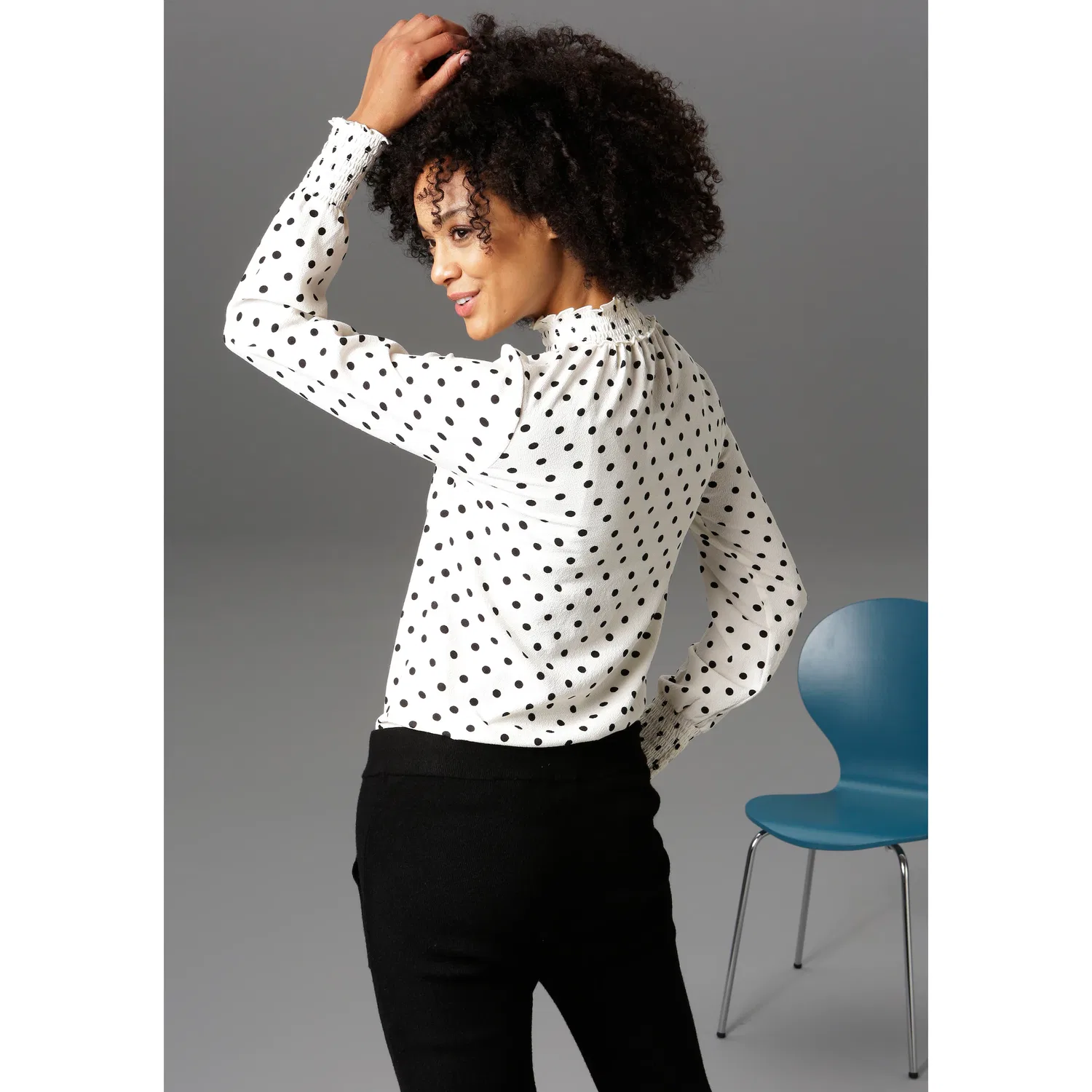 Женская блуза с запахом с гороховым принтом Aniston CASUAL, Off-White/Black — фото 2