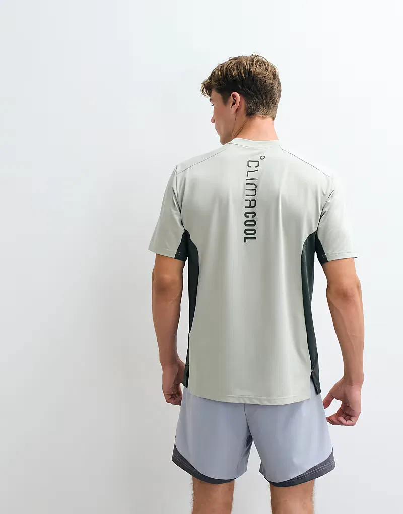 Футболка Adidas Training tech colourblck шалфейно-зеленый — фото 2