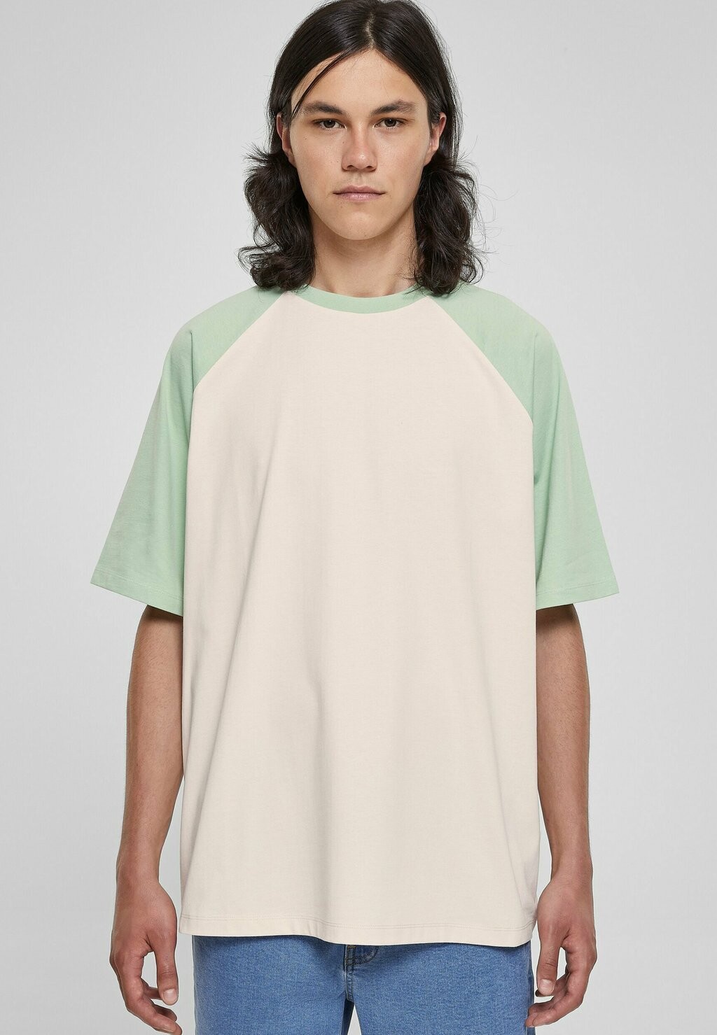 

Футболка с принтом RAGLAN TEE Urban Classics, цвет whitesand vintagegreen