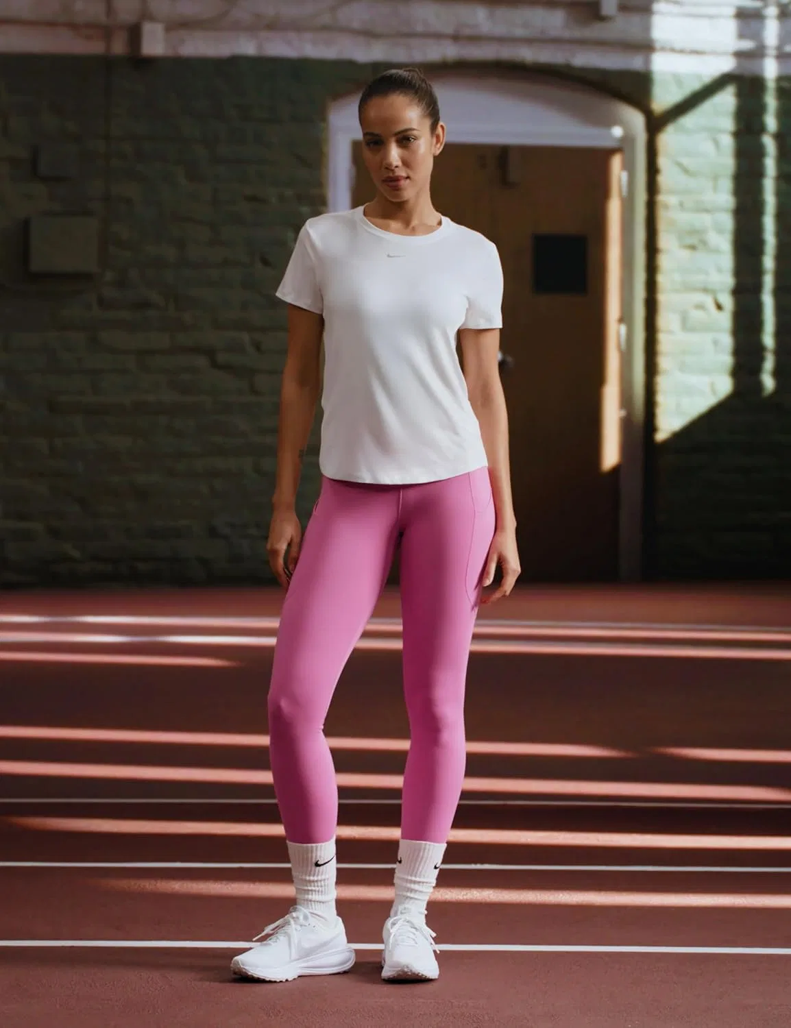 Женские беговые кроссовки NIKE Revolution 8 Road, White Pure Platinum — фото 3